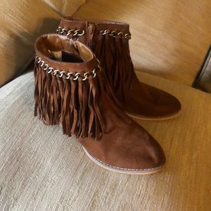 Pierre Dumas tassel fringe boots. Used/Like new. Size 2M